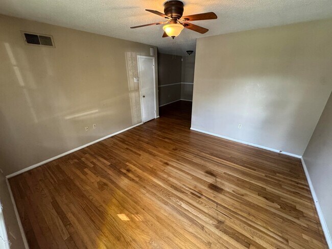 Photo - 4914 Durbin Ave