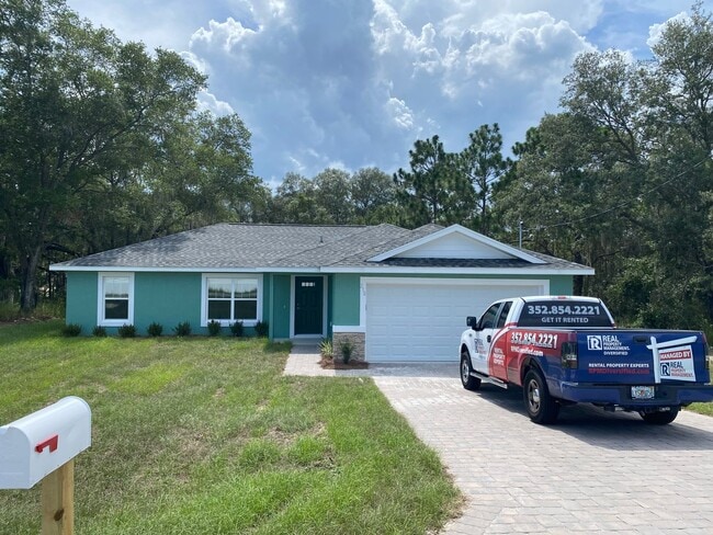Building Photo - Custom Home - Desirable SE Ocala Neighborh...
