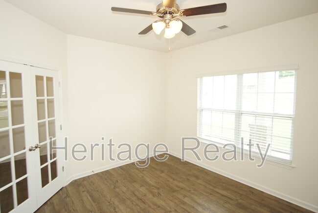 Photo - 1537 Sergeant Ln