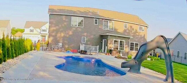 Photo - 124 Falcon Ln