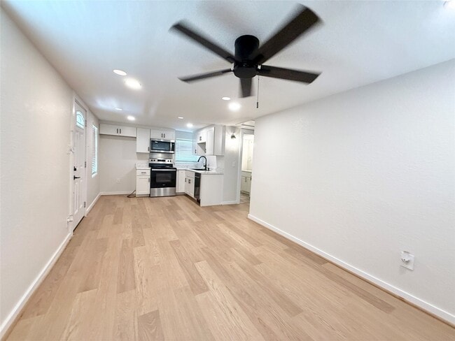 Photo - 738 Caisson St