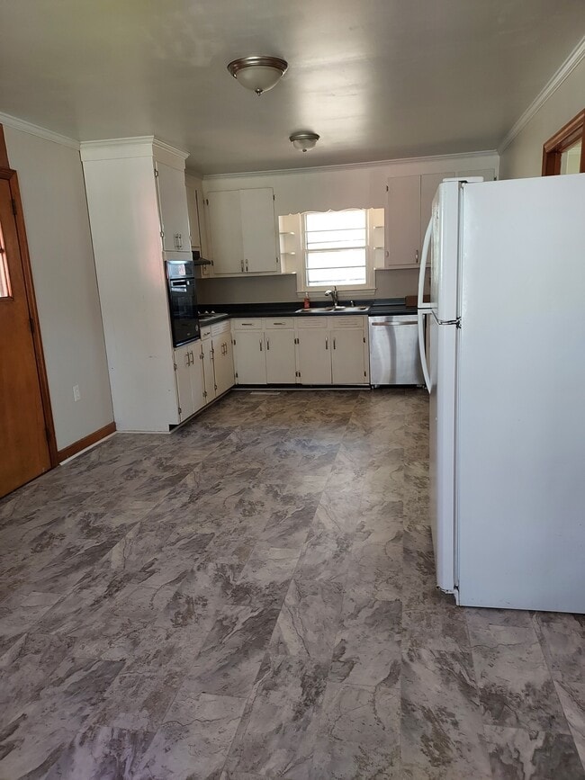 Photo - 115 Simpson St