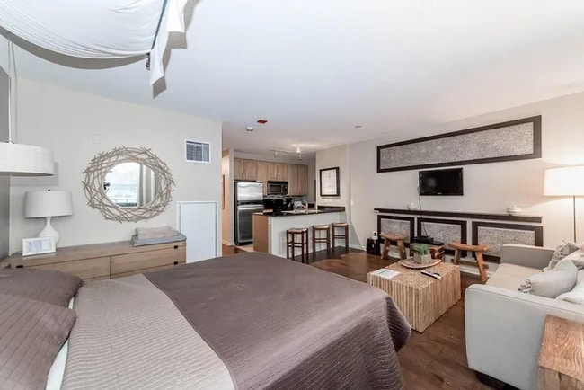 Building Photo - 360 N Desplaines St