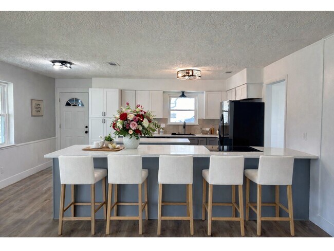 Photo - 108 Lakeshore Dr