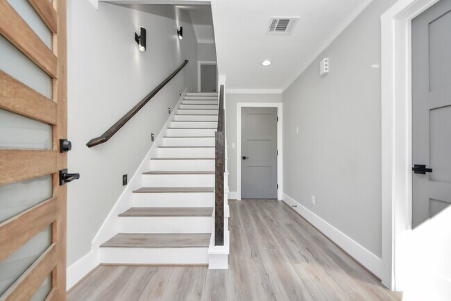 Photo - 604 W 28th St