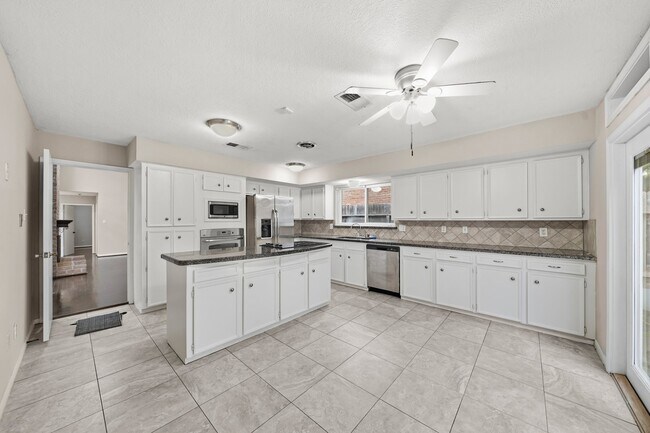 Photo - 11910 Pebble Rock Dr