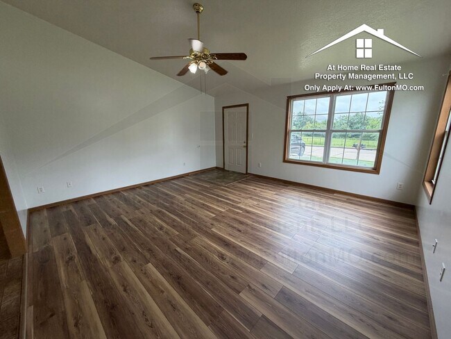 Photo - 2633–2635 Gates Boulevard Unit 2633 Gates Boulevard
