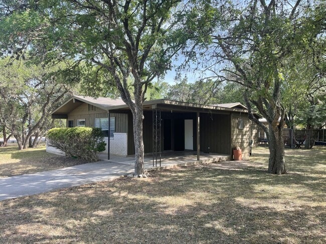Building Photo - 900/ 902 Hazelton Unit 900