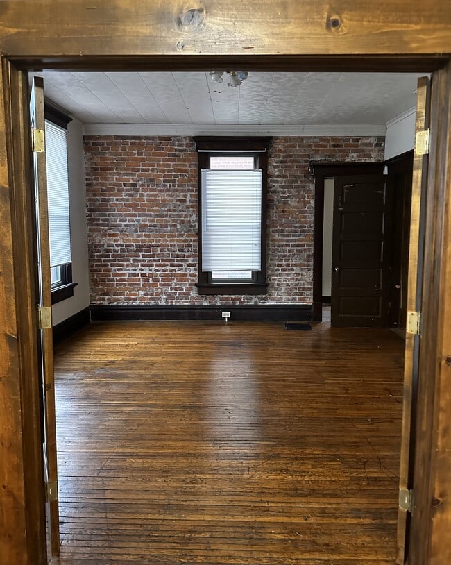 Building Photo - 1638 Summit St Rental