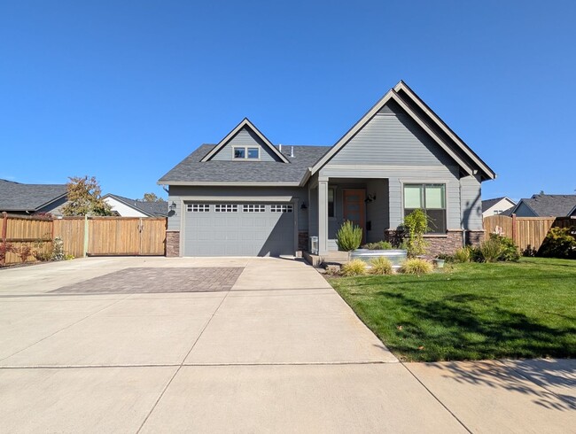 Building Photo - Amazing Newer 4-Bedroom, 3-Bath Home with 2364sf!