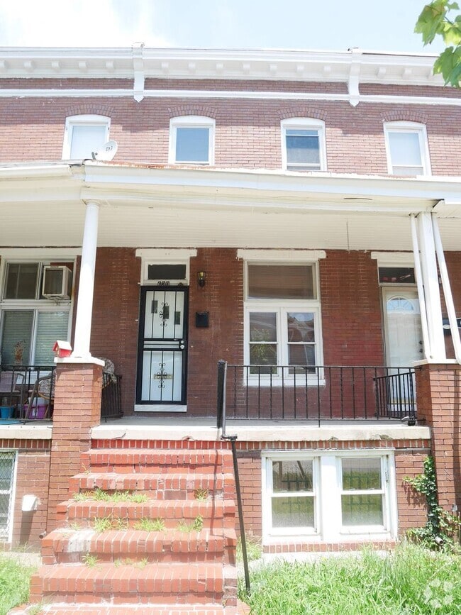 Building Photo - PRIME LOCATION! Charming 3-Bedroom Home Ne...