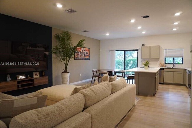 Photo - 385 NW 9th St