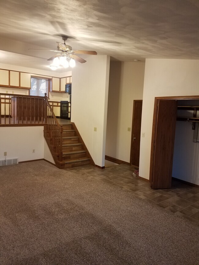 Photo - 2220-2 Skylark Dr