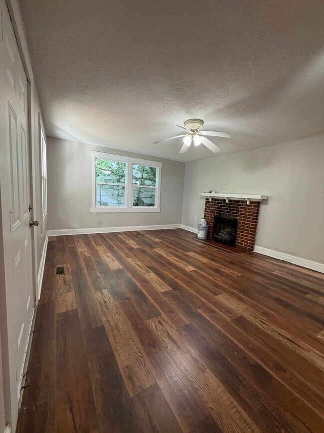 Photo - 3 Bedroom in Frankfort!