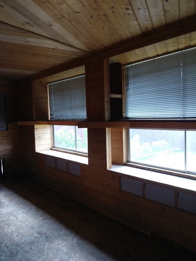 Photo - Awesome 4 Bed 2.5 Bath House