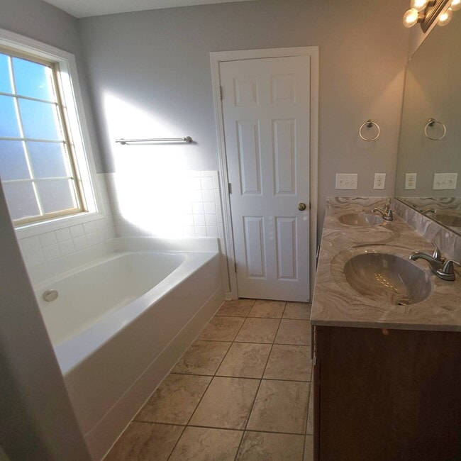 Building Photo - 961 Joey Dr