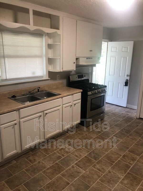 Photo - 2131 E 2nd St