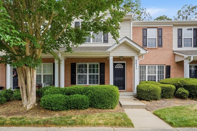 Building Photo - Beautiful Matthews Townhome with Updated Interior & Community Pool