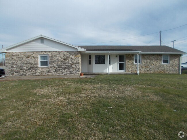 Building Photo - Spacious & Beautifully Maintained 3-Bedroo... Rental