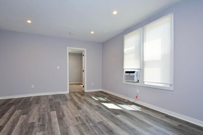 Photo - 308 Como Ave Unidad 2