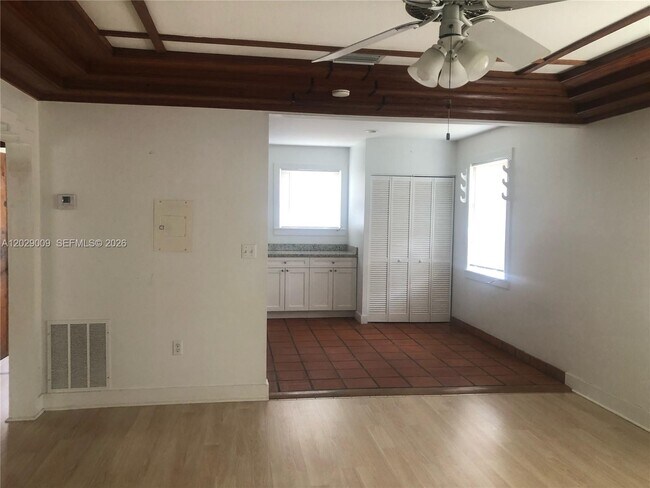 Photo - 1100 SW 10th St Unidad 1