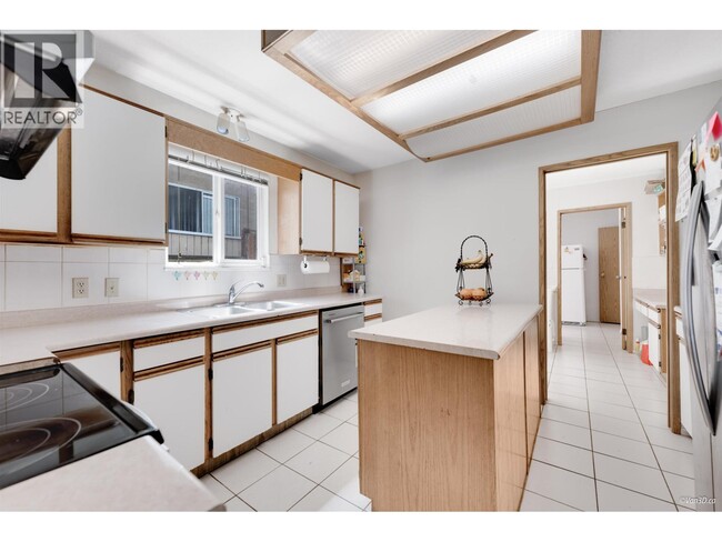 Photo - 8607 Selkirk St