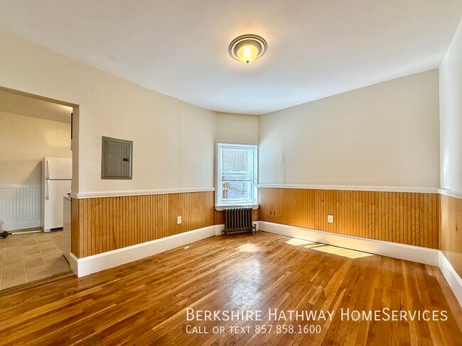 Building Photo - 2 Cypress St Unit 2R