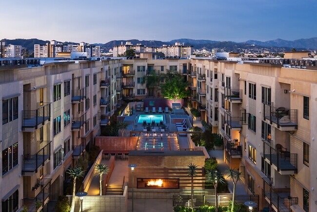 Building Photo - 5600 Wilshire