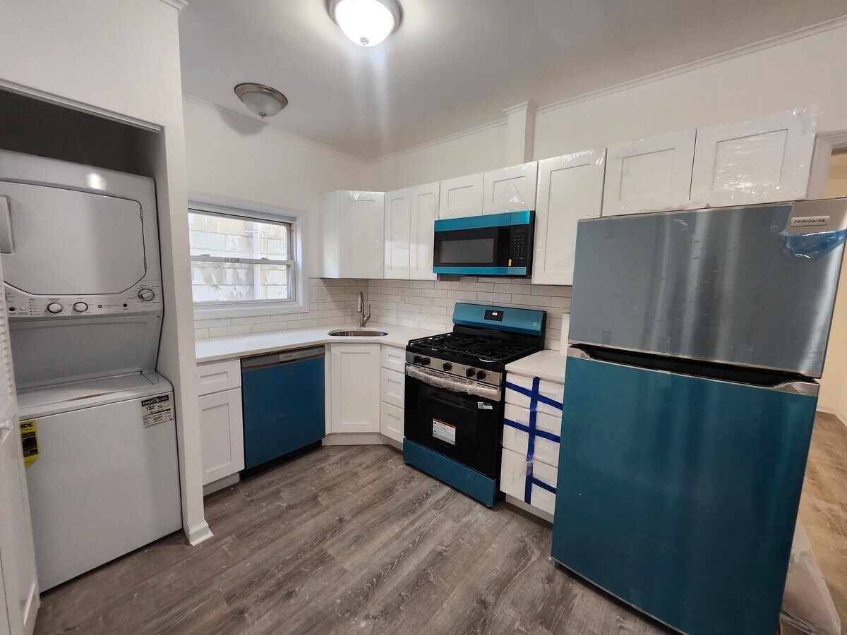 Photo - 33 E 42nd St