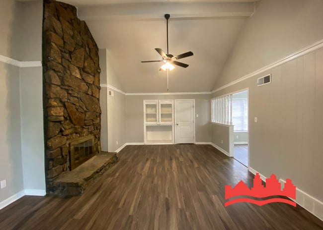 Photo - 7136 Devine St