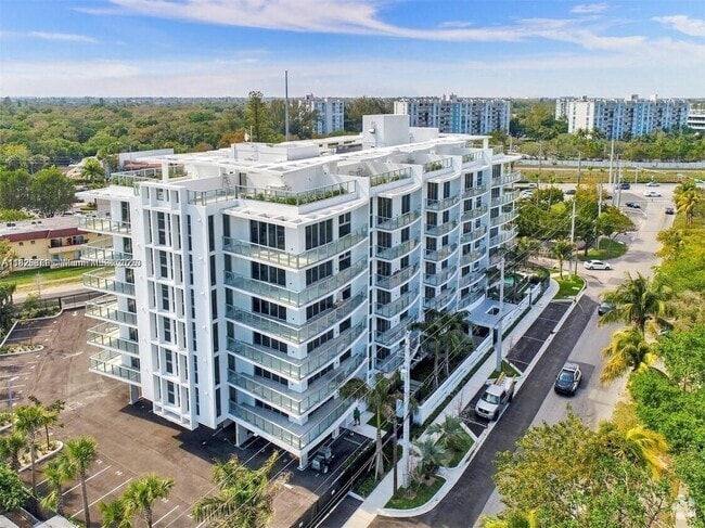 Building Photo - 13800 Highland Dr Unit 608 Rental