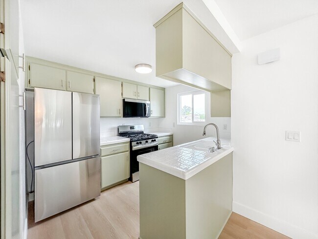Photo - 3332-10863 Florista St Unidad 10863 Walnut St