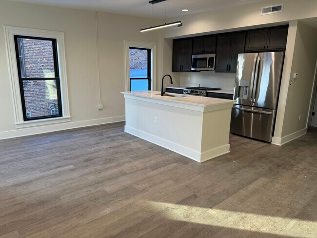 Photo - 106 E Erie St Unit 3A