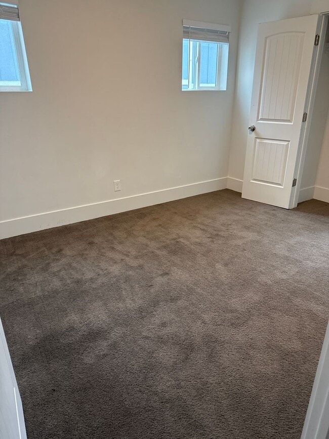 Photo - ***Move in Special***