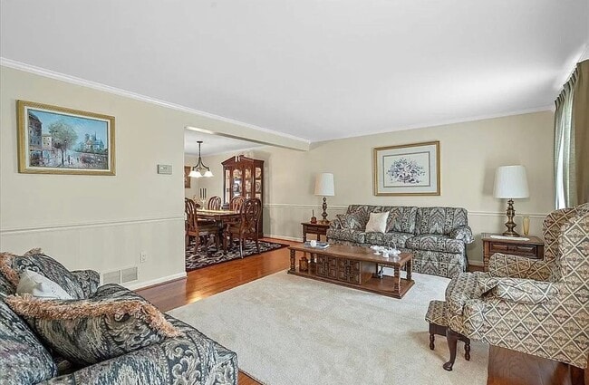 Photo - Charming Home! 4 Bedroom 2.5 Bathroom - Hopewell