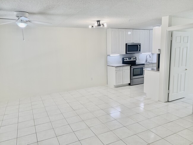 Photo - 826 Wiggins Pass Rd