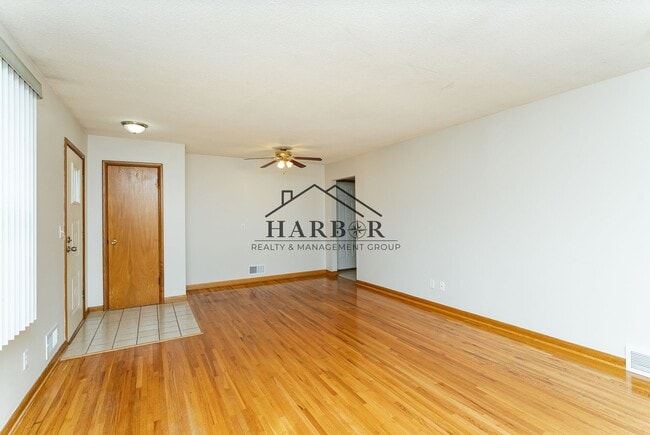 Photo - 2920 20th St SE