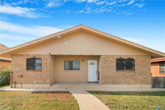 Building Photo - 13 Yuma Ave