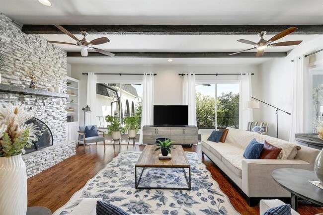 Photo - 409 Seawind St