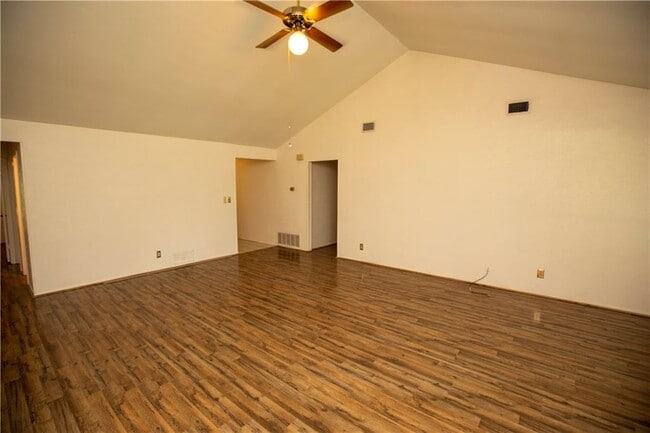 Photo - 4913 Wing Rd