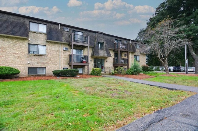 Building Photo - Salem NH Unit 3