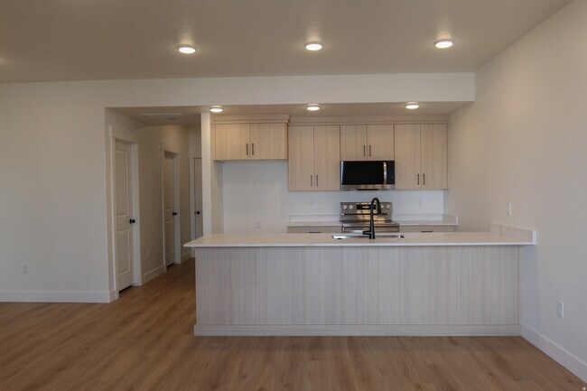 Photo - 271 W 690 N