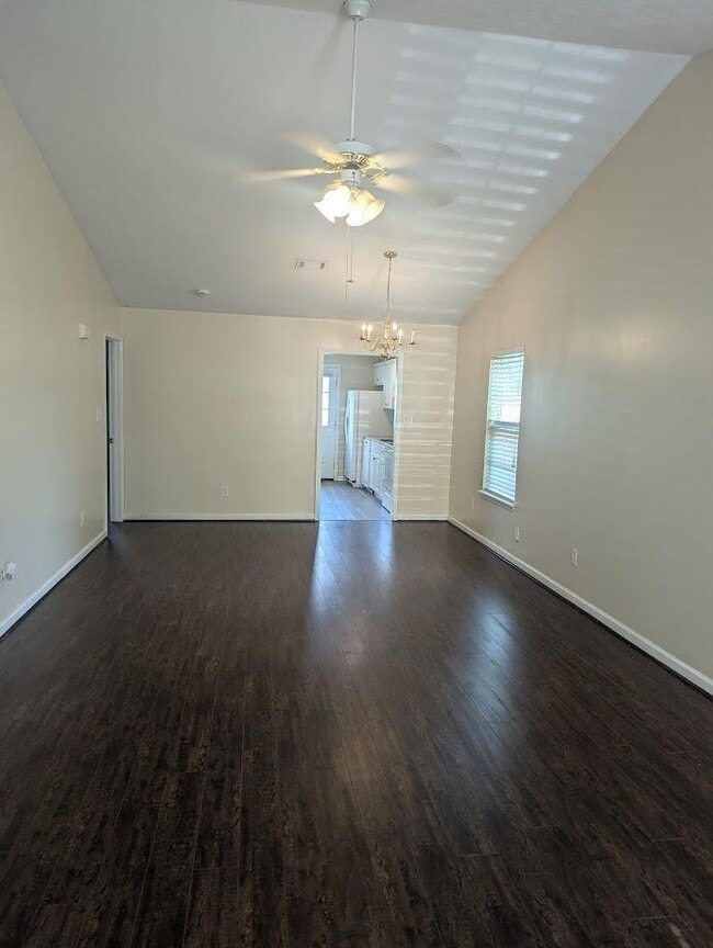 Photo - 708 Creekside Dr