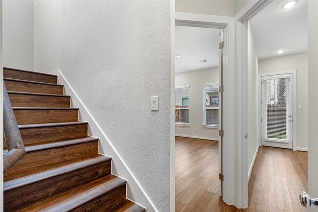 Photo - 602 Thornton Oaks Ln