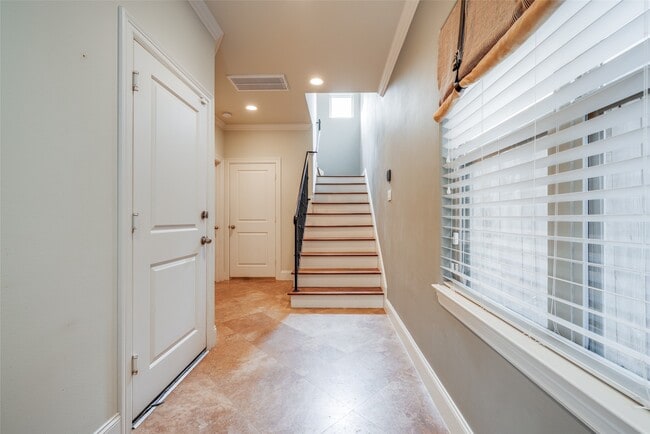 Photo - 2915 Pease St