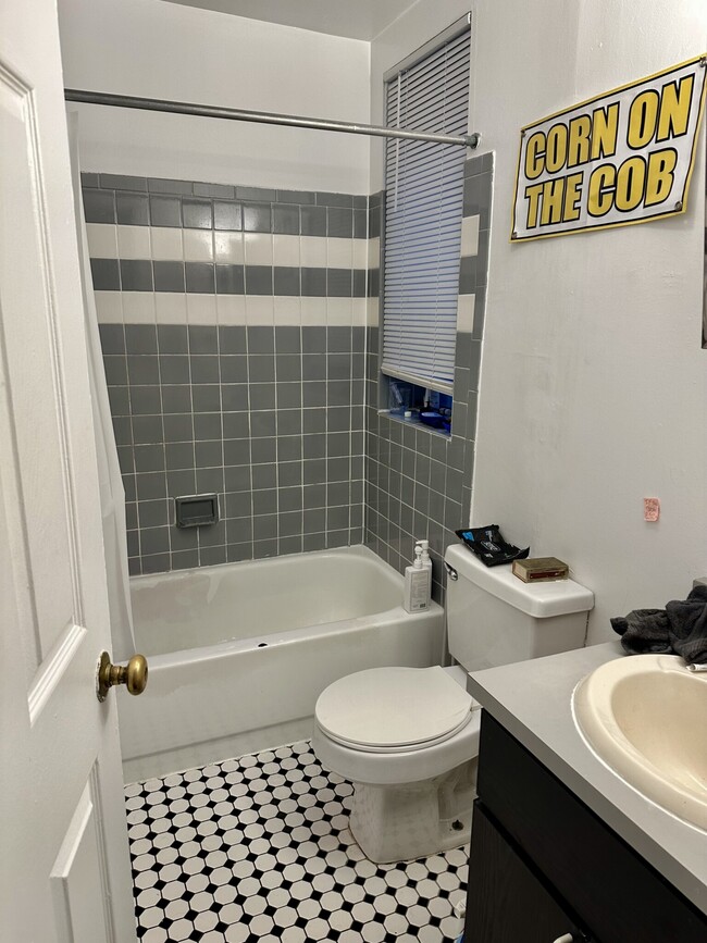 Photo - 829-833 Beacon Unit 1E Unit 1E