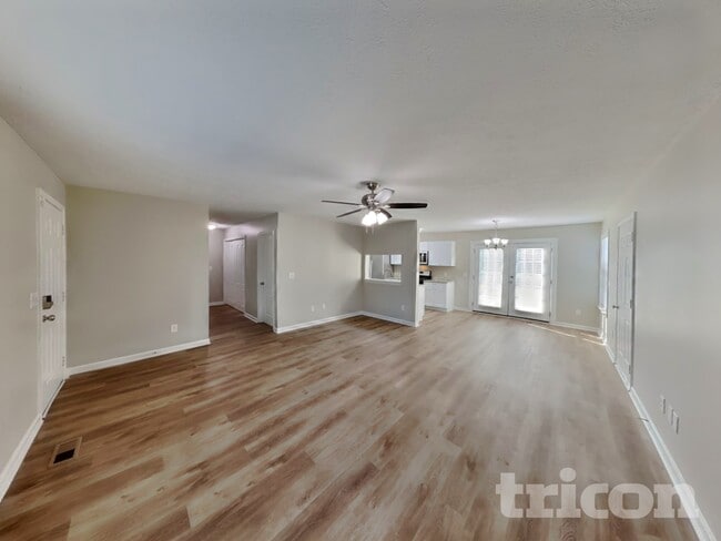 Photo - 531 Winning Dr