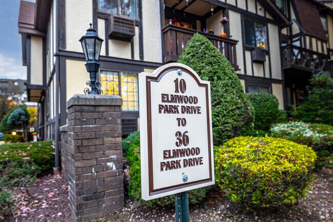 Photo - Foxwood Square Condos