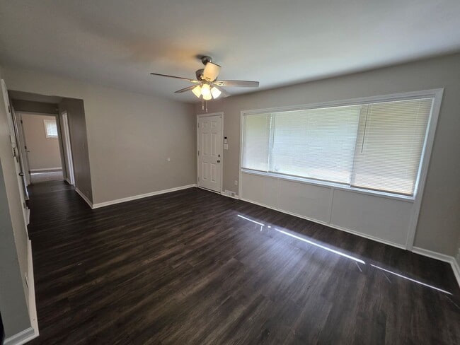 Photo - Charming 3-Bedroom Retreat with Spacious Backyard!