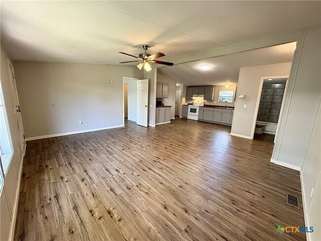 Photo - 319 E Zipp Rd